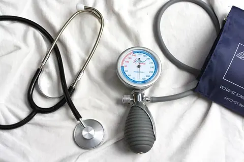 A prospective comparison of invasive and non-invasive blood pressure in children undergoing cardiac catheterization